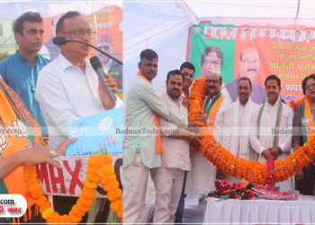 उझानी में नगर पालिका अध्यक्ष और 25 सभासदों ने ली शपथ