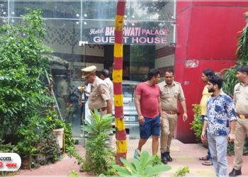 सील गेस्टहाउस में प्रेमी युगल से अभद्रता, संचालक की मौज