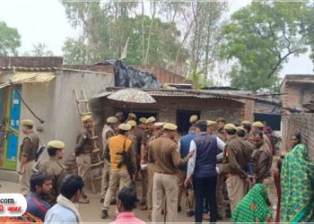 धारदार हथियार से प्रधान की हत्या, चारपाई पर मिला शव