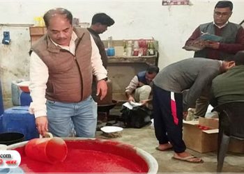 उझानी में पकड़ी गयी नकली सॉस की फैक्ट्री