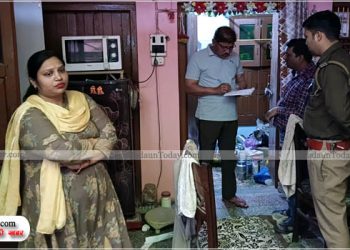 बेखौफ चोरों का आतंक, रिटायर्ड शिक्षक के बंद घर से उड़ाया कीमती सामान