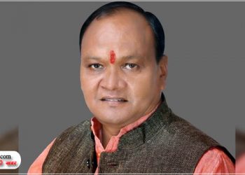 आधी रात फोन कर युवक ने की शराब की डिमांड, बरेली सांसद छत्रपाल बोले- दिल्ली से भिजवाता हूं