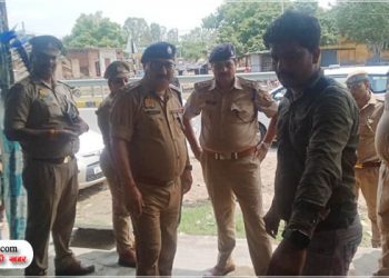 ग्राहक सेवा केंद्र से दो लाख रुपये चोरी कर भागे बदमाश