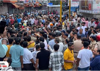 रेलवे स्टेशन पर बवाल के बाद पुलिस के साथ बदायूं वापस लौटी किशोरी