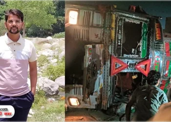 बाइक पर पलटा ट्रक, पत्रकार समेत दो की मौत