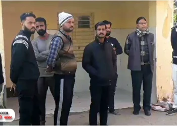 दोस्त के साथ घूमने से मना किया तो छोटे भाई ने बड़े भाई की गोली मारकर की हत्या