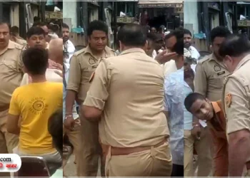 उझानी में अतिक्रमण हटाने की कार्रवाई पर सवाल, दरोगा ने युवक को जड़ा थप्पड़- बड़े दुकानदारों पर खामोशी क्यों?