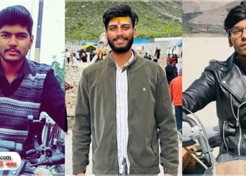 बोर्ड से टकराई कार, बर्थडे पार्टी मनाकर लौट रहे लेखपाल समेत तीन दोस्तों की मौत