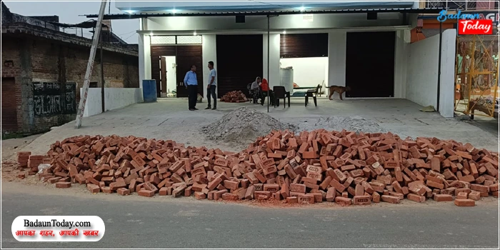 आधी रात ताले तोड़कर प्लॉट पर कब्जे की कोशिश, बुजुर्ग ने एसएसपी-डीएम से लगाई गुहार, जान को बताया खतरा